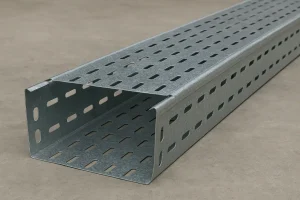 سینی کابل گالوانیزه فلزی با سطح مشبک در محیط صنعتی روی زمین بتنی